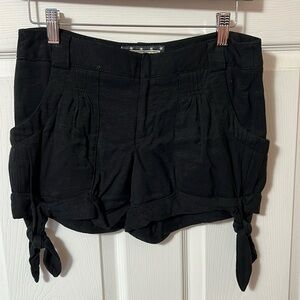 Guess black cuffed tie side shorts size 24​